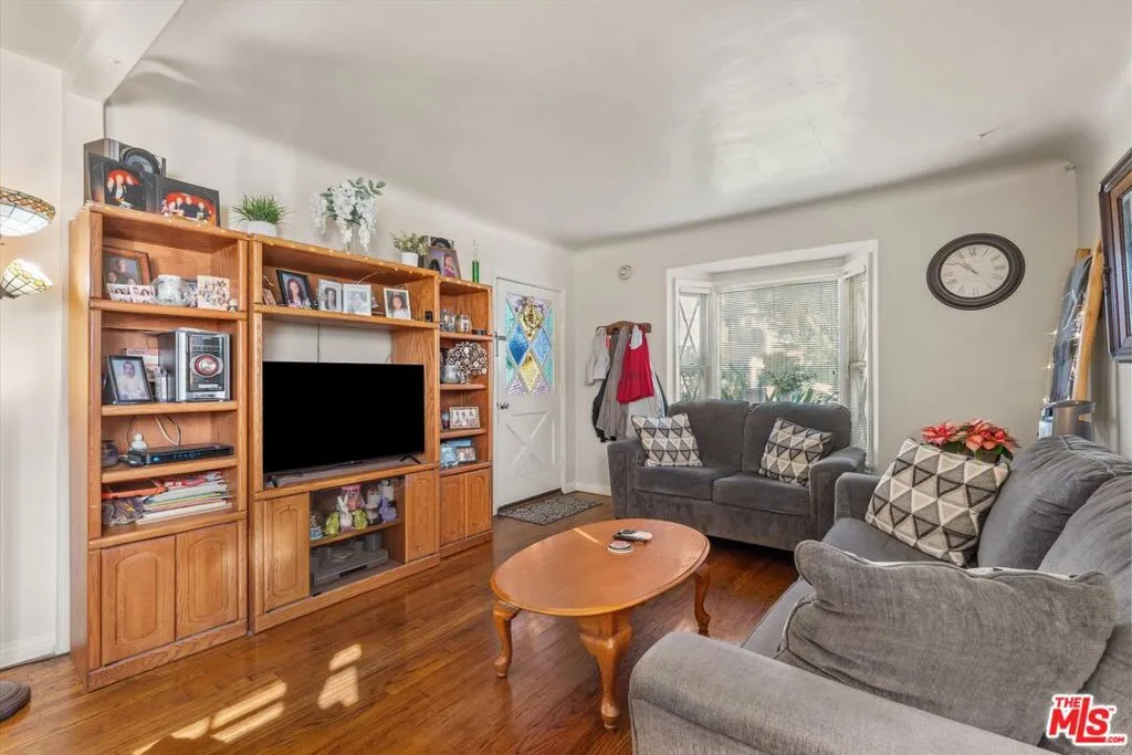 1757 Wellesley Avenue, Los Angeles, California 90025 home-pic-4